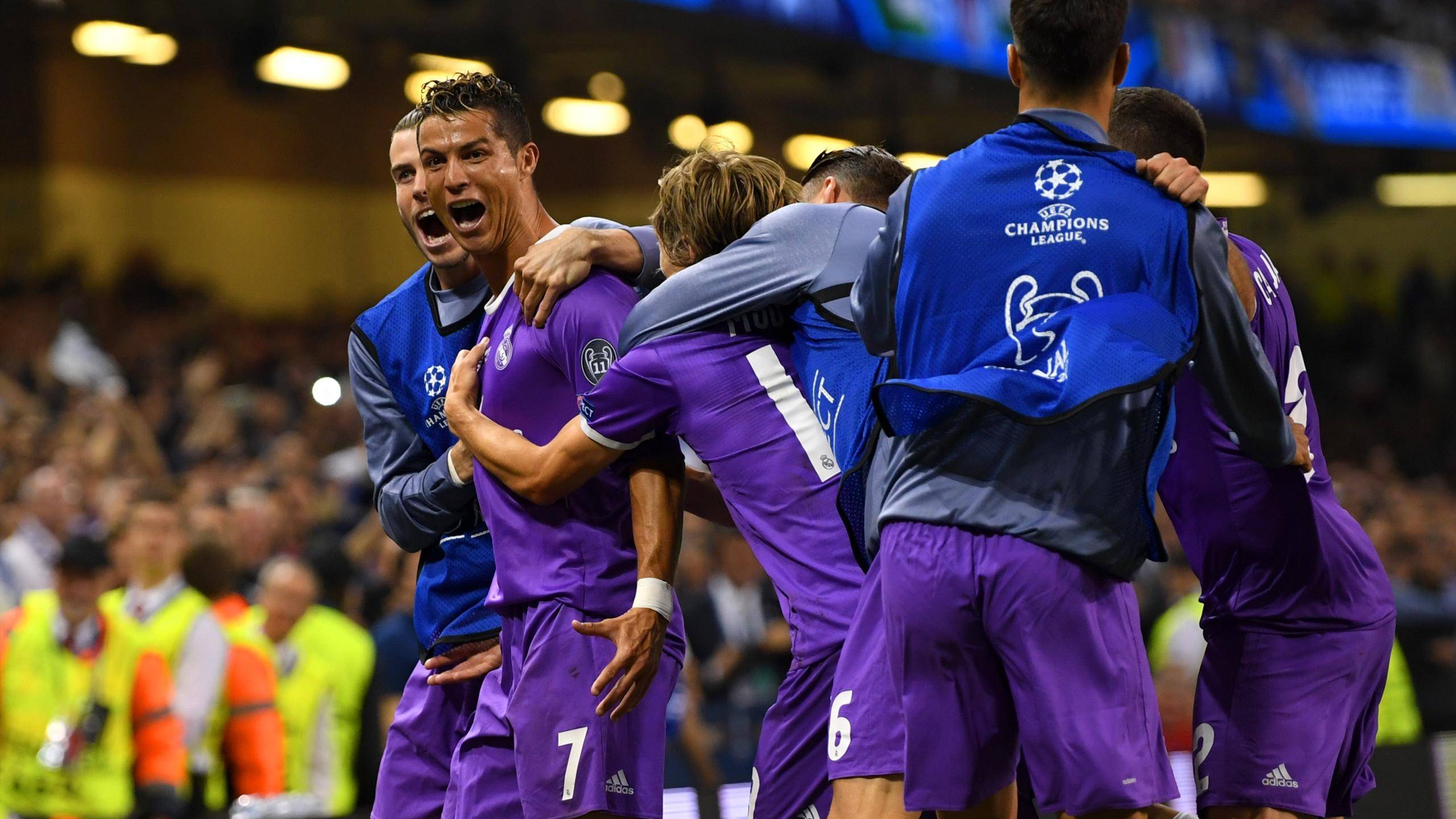 关于多特蒙德训练开放日，今夜调整名单引欢呼，欧冠在即，训练强度明显提升的信息