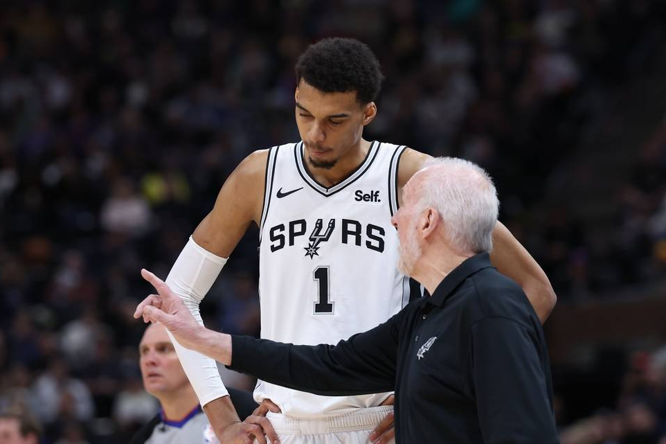 包含加时末段莱比锡更衣室发声——CBA常规赛节点到来，质疑声仍在，医务组通报恢复的词条